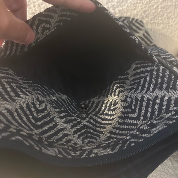 Thirty-One Blue and Gray Patterned Crossbody Bag - Picture 2 of 4